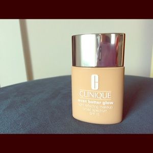 Clinique even better glow In Alabaster CN 10